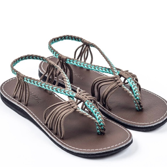 Seashell Chic Women's Sandals with Braided Straps - Picture 3 of 4